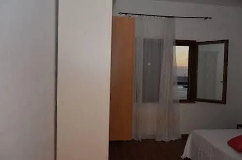 לינה וארוחת בוקר פורטוסקוזו Villarolu